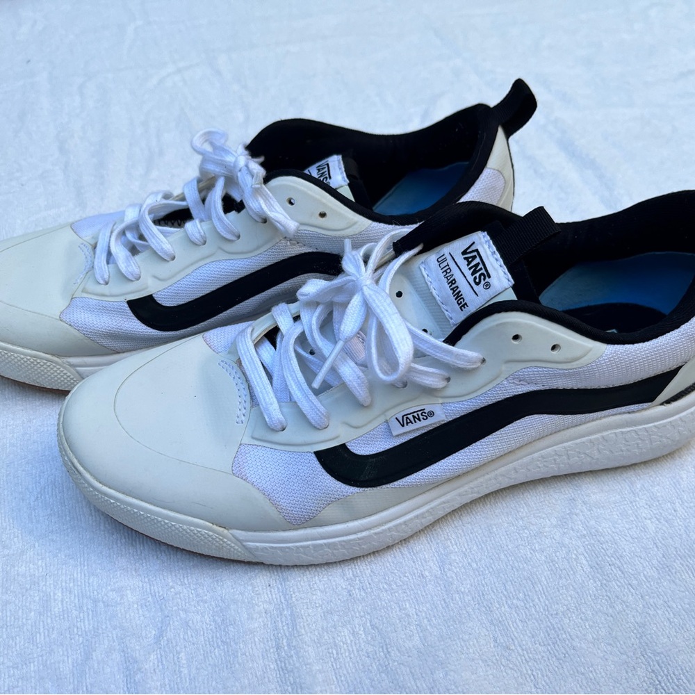 Vans Men's UltraRange White and Black Sneakers